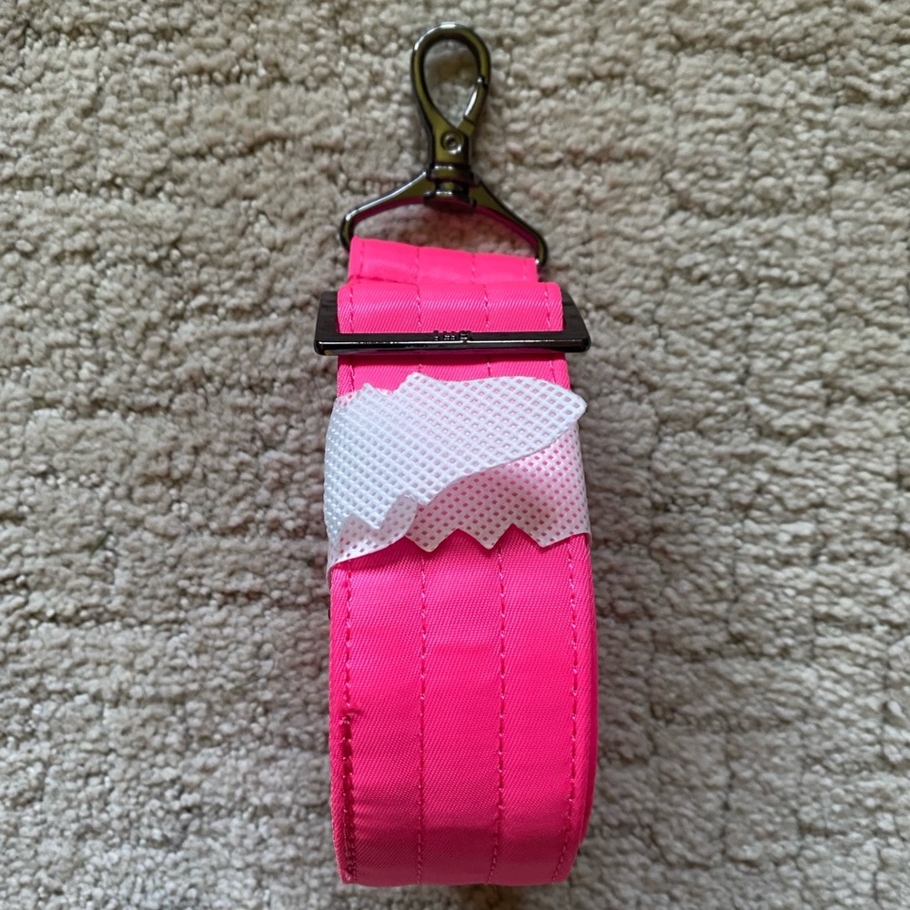 NWT Lug 1.5 inch strap in Magenta